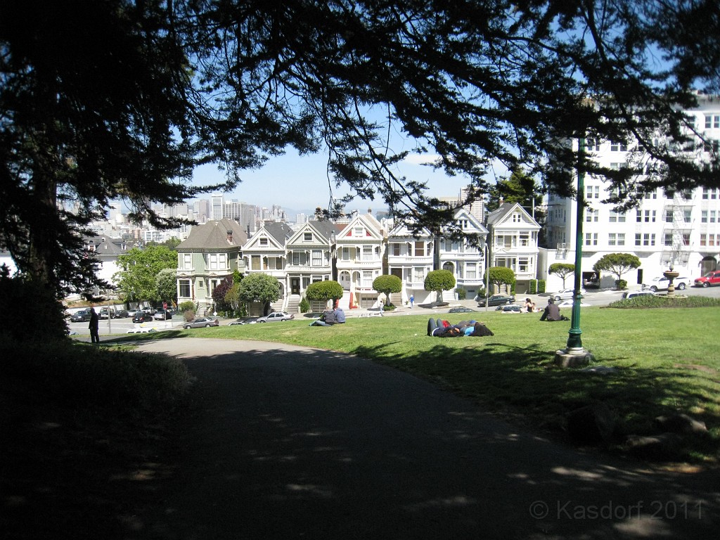 2011 Bay 2 Breakers Friday 0125.JPG - I was able to participate in the 100th annual running of the Bay to Breakers 12K race in San Francisco California. A weekend for sightseeing and racing.